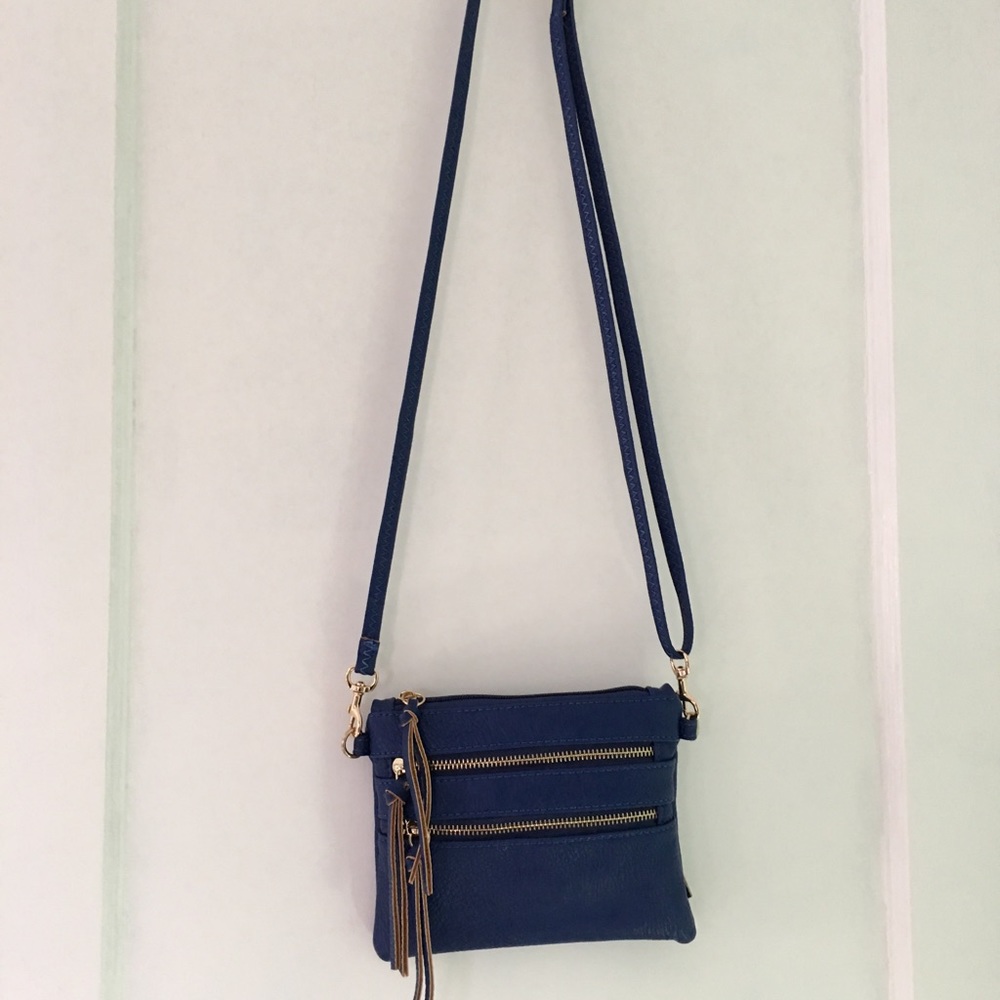 💙NWOT Blue & Gold Faux Leather Crossbody Bag💙